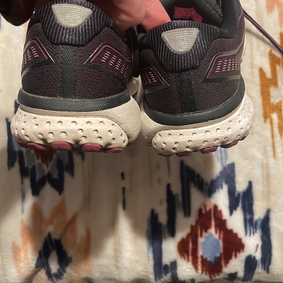 Women’s brooks sneakers size 8 - Picture 5 of 8